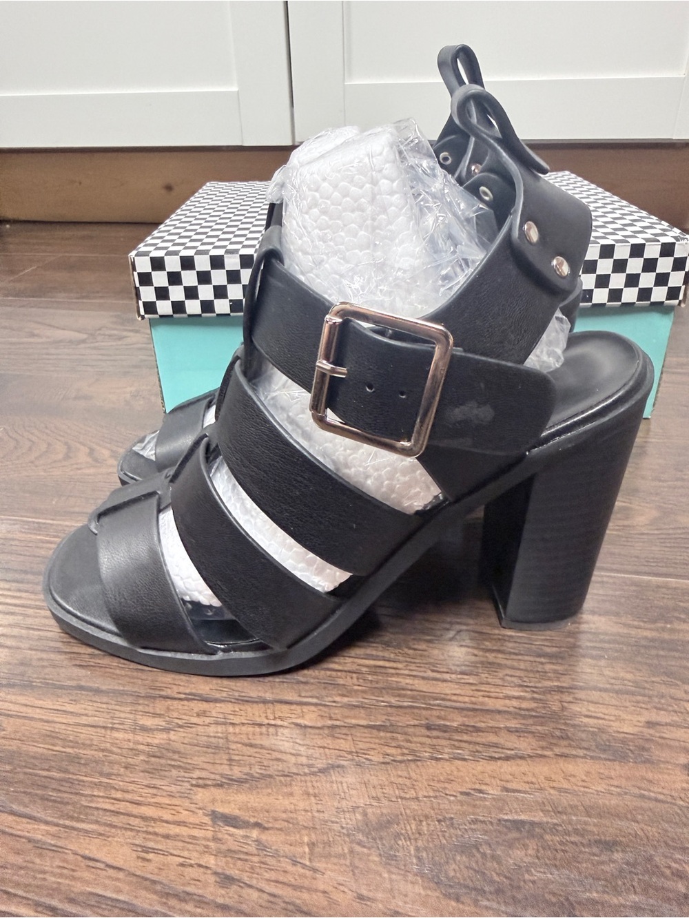 NIB SODA WYATT OPEN TOE BUCKLE 4” HEEL BLACK SANDALS